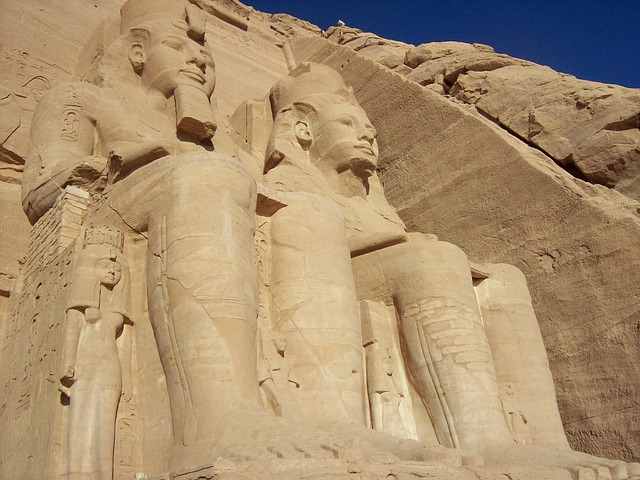 abu-simbel-temple